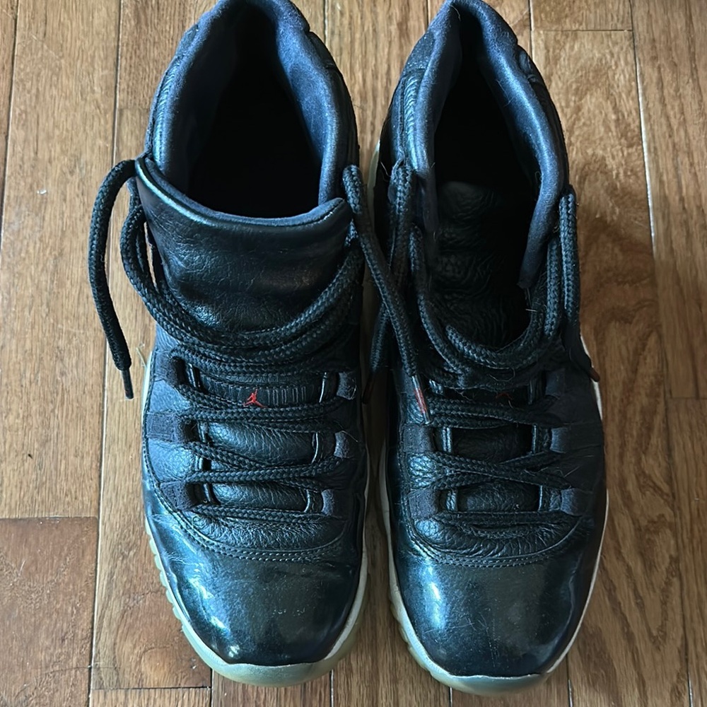 Jordan Black Sneakers
